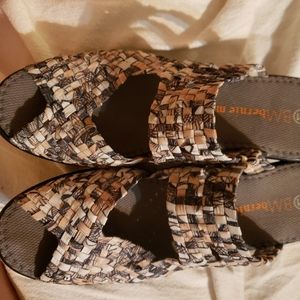 Bernie Mev. Slip on sandals